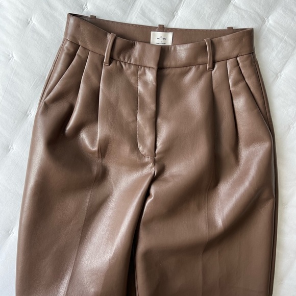 Aritzia Wilfred 4 Brown Faux Leather Carrot Pleated Pants - Picture 6 of 9